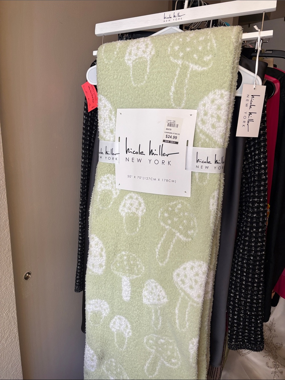 Nicole Miller soft green Throw